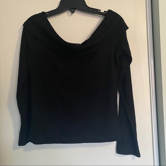 Forever 21 off the shoulder shirt - Picture 2 of 3